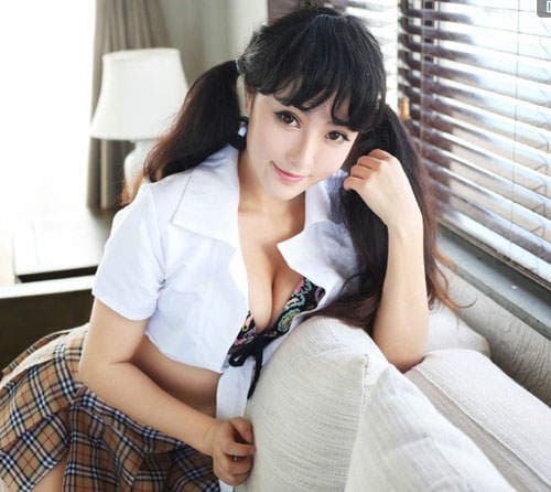 《双马尾正妹》忍不住会一直盯著玛鲁娜的翘臀美尻 《双马尾正妹》忍不住会一直盯著玛鲁娜的翘臀美尻