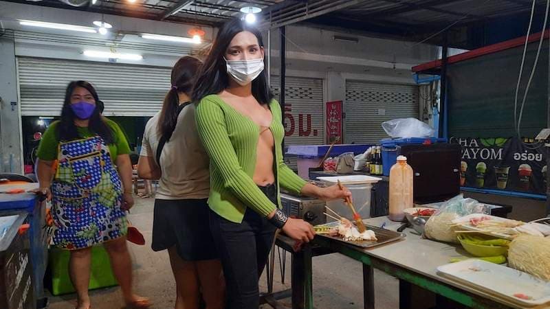 【有片】巨乳聚人心《袒胸露乳真空罩衫》泰国蛋卷妹收入暴涨4倍,「肉色诱惑=财富密码」引发跟风热潮 【有片】巨乳聚人心《袒胸露乳真空罩衫》泰国蛋卷妹收入暴涨4倍,「肉色诱惑=财富密码」引发跟风热潮