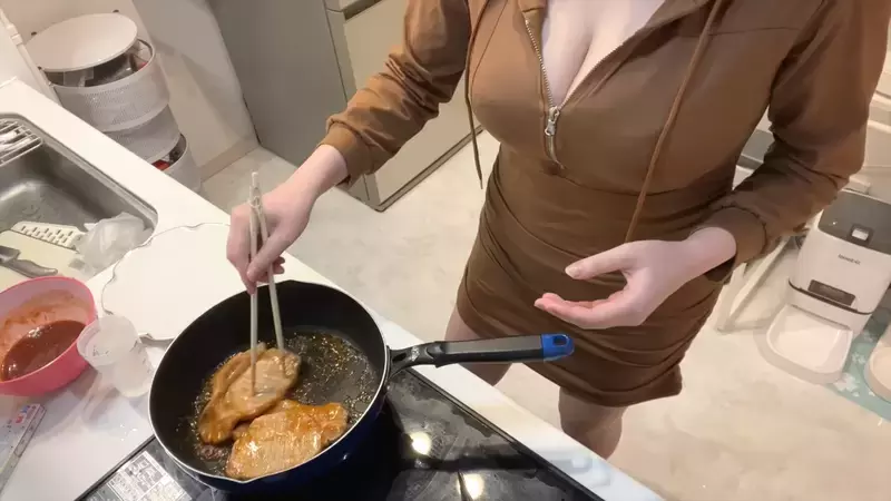 《巨乳秘书的料理小教室》做菜的过程我很仔细看,但重看一遍我才发现她做的是番茄猪肉片 《巨乳秘书的料理小教室》做菜的过程我很仔细看,但重看一遍我才发现她做的是番茄猪肉片