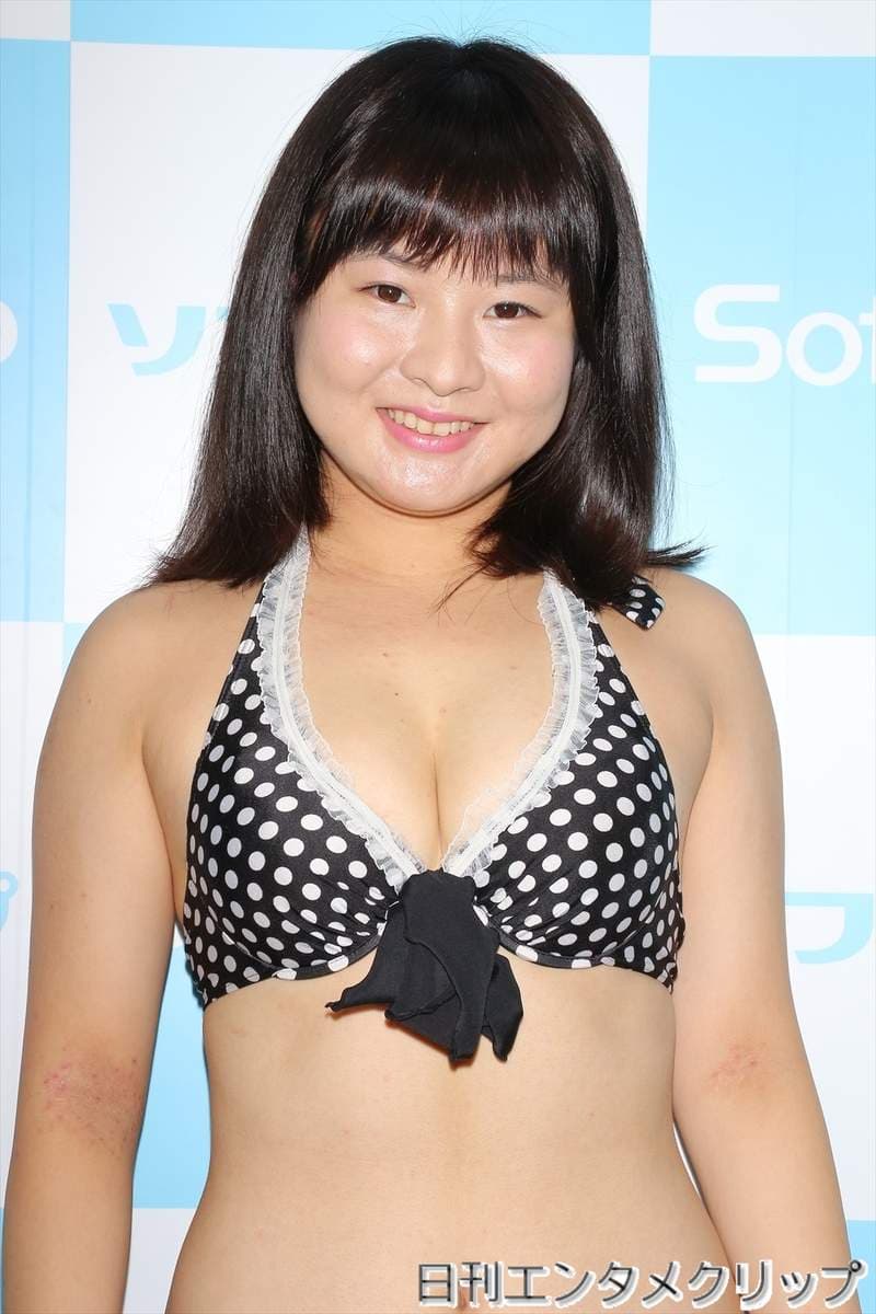 PS诈欺?《写真女星清水理央》本人和封面差这么多是怎么回事…… PS诈欺?《写真女星清水理央》本人和封面差这么多是怎么回事……