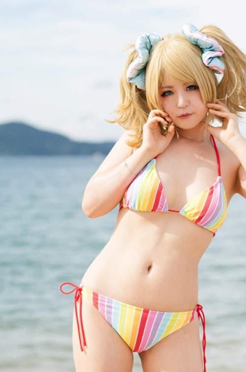 夜月歩 暴露的水手服下展现出强大的力量 夜月歩 暴露的水手服下展现出强大的力量