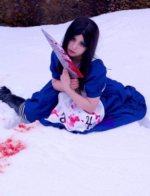 夜月歩 暴露的水手服下展现出强大的力量 夜月歩 暴露的水手服下展现出强大的力量