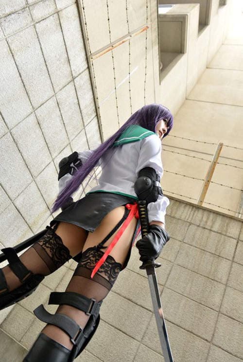 夜月歩 暴露的水手服下展现出强大的力量 夜月歩 暴露的水手服下展现出强大的力量