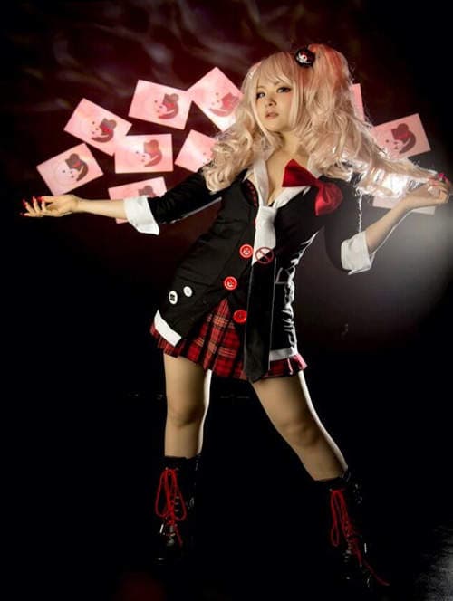 夜月歩 暴露的水手服下展现出强大的力量 夜月歩 暴露的水手服下展现出强大的力量