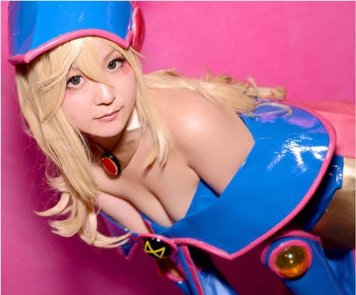 夜月歩 暴露的水手服下展现出强大的力量 夜月歩 暴露的水手服下展现出强大的力量