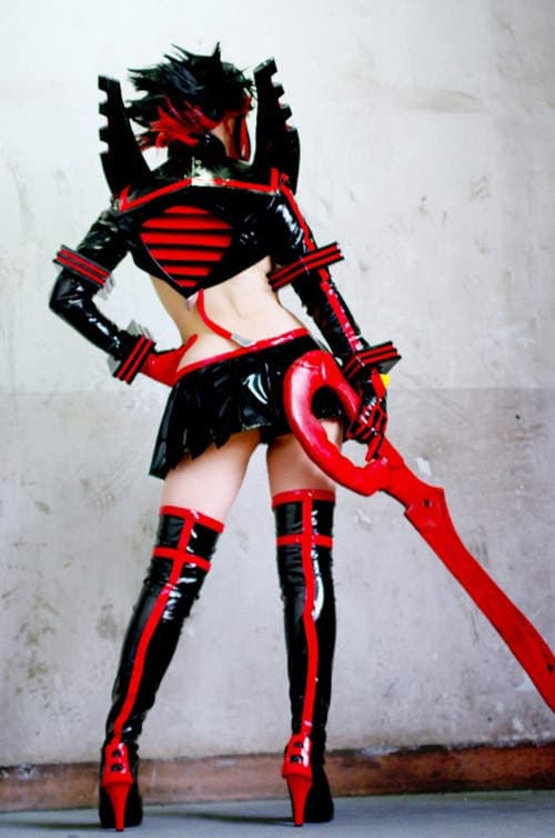 夜月歩 暴露的水手服下展现出强大的力量 夜月歩 暴露的水手服下展现出强大的力量